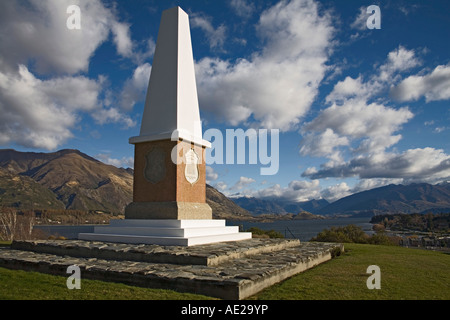 Lacs du Sud Wanaka ile sud Nouvelle Zelande peut un mémorial de guerre à la Clutha qui sont morts dans les résidents Guerres Mondiales Banque D'Images