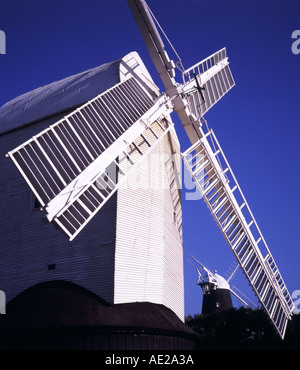 Jill moulin sur les South Downs près de Brighton, Jack Moulin en arrière-plan Banque D'Images