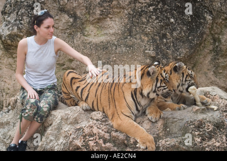 Tiger Temple près de Kanchanaburi Banque D'Images