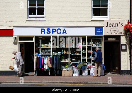 La RSPCA magasin de charité, Stony Stratford, Buckinghamshire, England, UK Banque D'Images