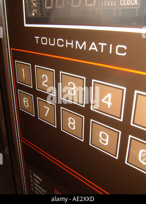 Touchpad contrôles sur un four micro-ondes Banque D'Images