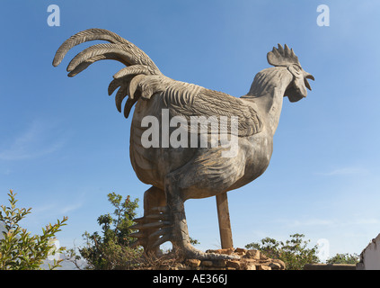 Statue de poulet à 'LANG' Dinh un village connu sous le nom de "village" de Koho weavers' 'Hauts Plateaux du centre Vietnam Banque D'Images