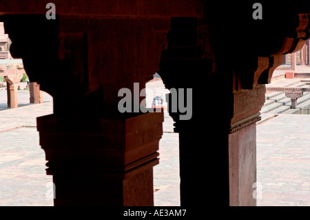 Une seule personne à Fatehpur Sikri, la ville fantôme. Banque D'Images