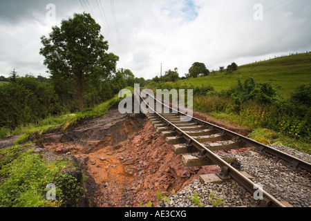 Glissement de terrain dans le cadre de l'huile de pont ferroviaire à sur la Severn Valley Railway en raison de pluies torrentielles Juin 2007 Banque D'Images