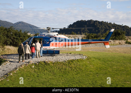 FRANZ JOSEF CÔTE OUEST DE L'ÎLE DU SUD Nouvelle-zélande peut les passagers d'un hélicoptère pour un voyage de montagne Banque D'Images