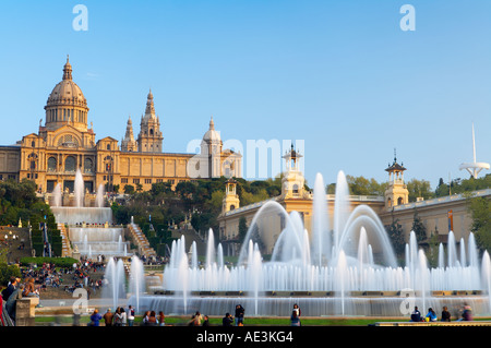 La Font Magica Fontaine Magique le Palau Nacional Palais National Montjuic Barcelone Espagne Banque D'Images
