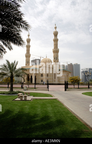 Mosquée de la ville et l'Émirat de Sharjah Al à côté de Dubaï, Emirats Arabes Unis. Photo par Willy Matheisl Banque D'Images