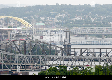 Kentucky,KY,Appalachian State,Bluegrass,Covington,Ohio River Water,ponts à Cincinnati, les visiteurs voyage Voyage tourisme touristique repère Landm Banque D'Images