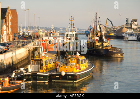 Les bateaux-pilotes et les remorqueurs à Poole Quay, dorset, uk Banque D'Images
