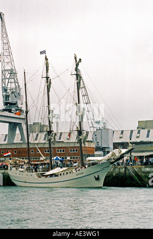 ARTEMIS, dutch barque, amarré dans le port de Portsmouth au cours IFOS 2005 Banque D'Images