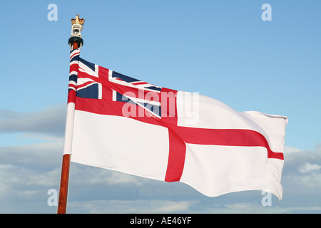 Le personnel de l'Ensign et le drapeau sur le Yacht Royal Britannia Banque D'Images