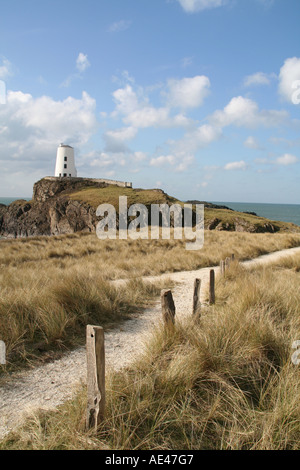 Sentier menant au phare sur l'île Llanddwyn, Anglesey, Pays de Galles Banque D'Images