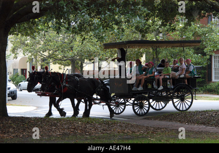 La calèche guidée Lafayette Square Savannah Georgia USA Banque D'Images