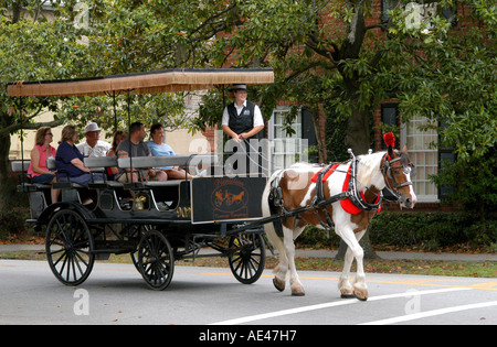 La calèche guidée Lafayette Square Savannah Georgia USA Banque D'Images