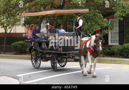 La calèche guidée Lafayette Square Savannah Georgia USA Banque D'Images