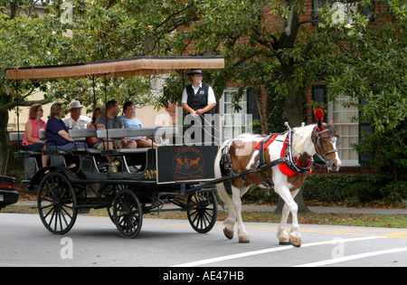 La calèche guidée Lafayette Square Savannah Georgia USA Banque D'Images