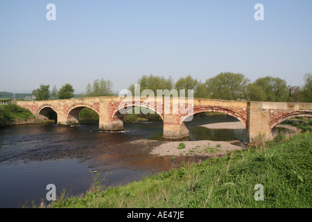 Pont sur la rivière Dee à Bangor, Pays de Galles sur Dee Banque D'Images