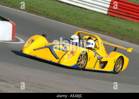 Route racer Radical SR3 LM tracksport construit en Angleterre. Banque D'Images