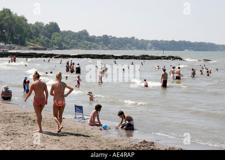 Cleveland Ohio, Lake Erie, Huntington Reservation Park, public, plages de plage, bains de soleil, bains de soleil, surf, combres de plage, les visiteurs Voyage voyage tour touris Banque D'Images