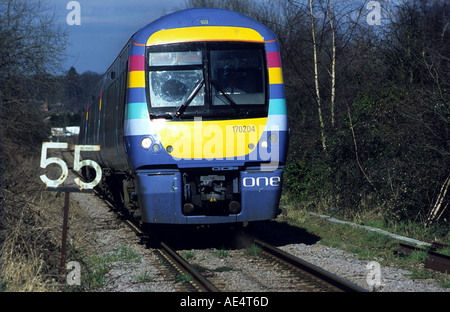 Service de trains de voyageurs près de Woodbridge, Suffolk, UK. Banque D'Images