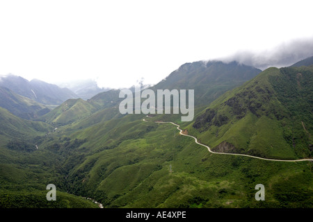 Le col de montagne près de Sapa resort ville populaire auprès des touristes pour la randonnée et de l'artisanat et des tribus du nord Vietnam Banque D'Images