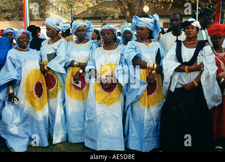 Les femmes gambiennes lors de l'indépendance jour réception à la State House, à Banjul, Gambie, Afrique de l'Ouest Banque D'Images