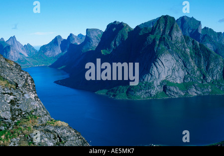 Vue depuis l'île de Moskenes, Reinebringen, Lofotes, Norvège Banque D'Images