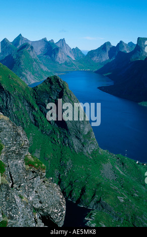 Vue depuis l'île de Moskenes, Reinebringen, Lofotes, Norvège Banque D'Images