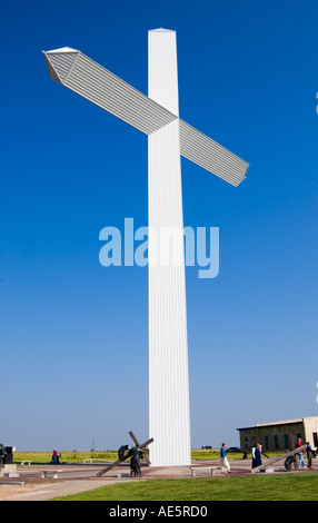 La croix géante à Groom, Texas, États-Unis, un symbole frappant de la foi et un point de repère important sur l'historique route 66. Banque D'Images