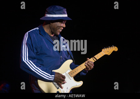 BUDDY GUY effectue au Monterey Bay BLUES FESTIVAL remportant le bluesman de l'année CALIFORNIE MONTEREY Banque D'Images