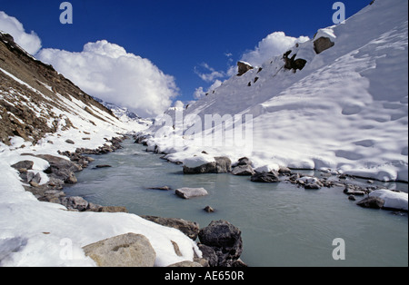 Cours supérieur de la BARUN KHOLA juste en dessous DU CAMP DE BASE DU MAKALU Makalu Barun dans le PARC NATIONAL DE L'EST DU NÉPAL Banque D'Images