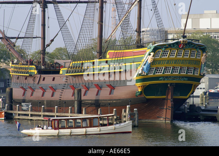 Amsterdam, Hollande. de Amsterdam à l'scheepvaart Museum. réplique du navire à voile du 18ème siècle Banque D'Images