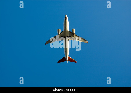 BMI baby jet air avion volant au-dessus Banque D'Images