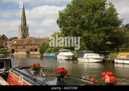 L'Angleterre. L'Oxfordshire. Abingdon. Tamise & StHelens church Banque D'Images