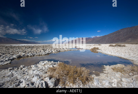 Petit Salt Lake près de Badwater point le plus bas dans l'hémisphère occidental à Westrn Death Valley National Park CA Banque D'Images