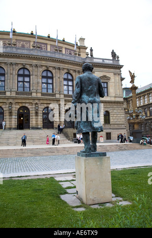 Antonin Dvorak Statue et Rudolfinum, Prague Banque D'Images