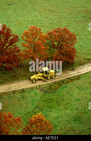 Route Caterpillar lissage râpe rural road Banque D'Images