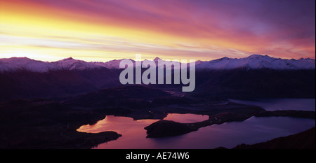 Lake Wanaka et Mt aspirant N P Mt Tititea en herbe dans le centre de Mt Roy ile sud Nouvelle Zelande Banque D'Images