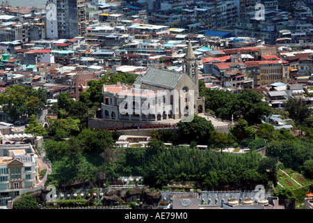 Vue aérienne de la chapelle de Notre Dame de Penha et la ville environnante, Macao, Chine Banque D'Images