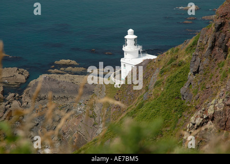 Trinity House phare sur le chemin du littoral du Devon à Hartland Point. Banque D'Images