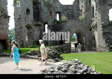 La porte du château de Raglan Monmouthshire South East Wales UK Banque D'Images