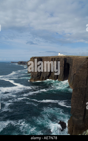 dh Sud Chef de Caldsgeo ESHA NESS SHETLAND Volcanic rock Falaises de phare d'Eshaness et de la côte de mer, îles du nord Banque D'Images