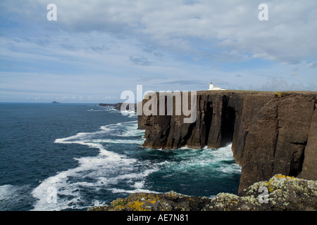 dh Sud Chef de Caldsgeo ESHA NESS SHETLAND Volcanic rock Seacliffs Eshaness phare mer falaises royaume-uni nord îles isle Banque D'Images