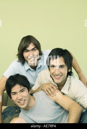 Trois jeunes amis smiling, portrait Banque D'Images