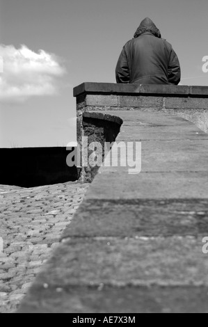 L'homme sur un mur de château avec un nuage, l'Allemagne, Hesse, Marburger Schloss, Maribor Banque D'Images