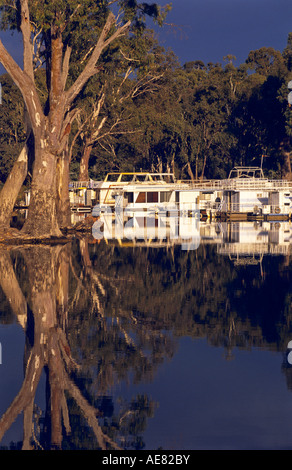 Péniche "marina" de Murray River, Australie Banque D'Images