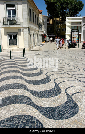 Carreaux de mosaïque dans la Rua 5 de Outubro, Cascais, près de Lisbonne, Portugal. Banque D'Images