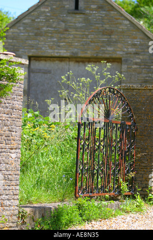 Gates et l'entrée entrée d'une maison de Lacock, Banque D'Images