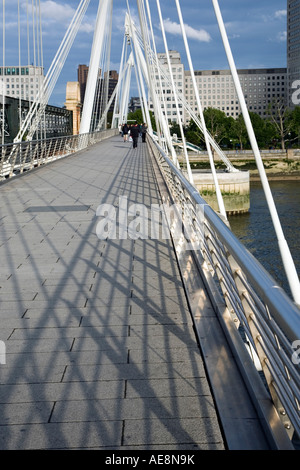 Hungerford passerelle pour piétons au-dessus de Londres Tamise Banque D'Images