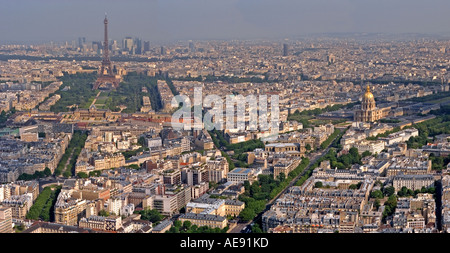 Paris, France. Vue depuis la Tour Montparnasse y compris la Tour Eiffel, l'Arc de Triomphe et Les Invalides Banque D'Images